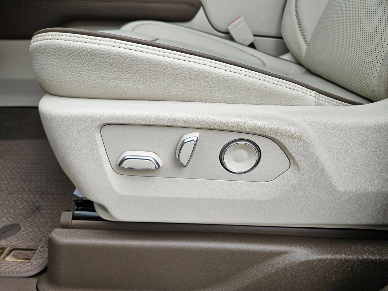 New 2026 GMC Yukon Denali AWD/4WD image 23