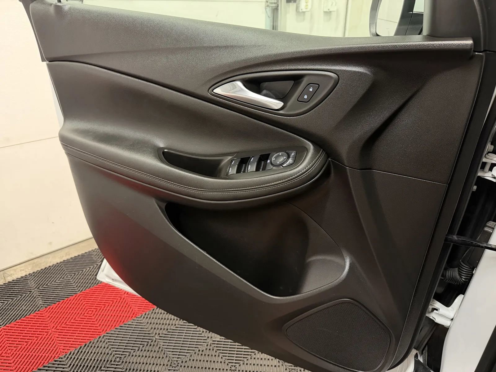 Used 2025 Buick Encore GX Preferred image 26