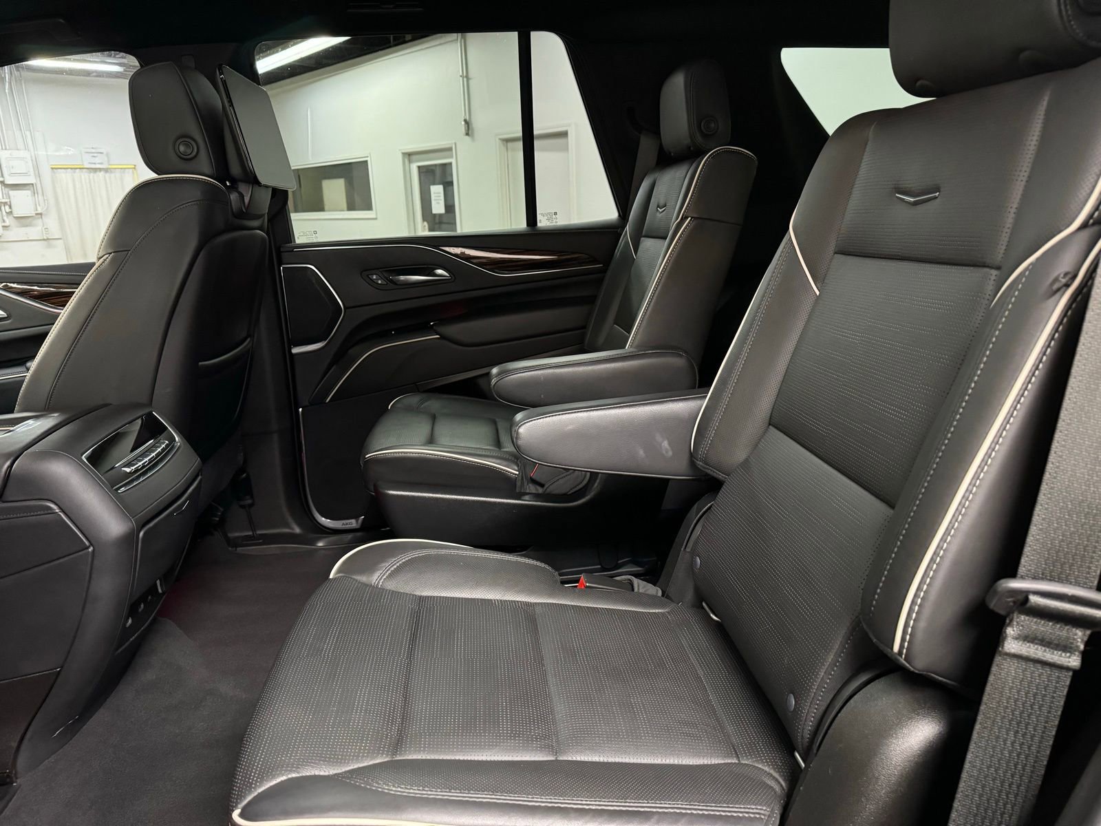 Used 2021 Cadillac Escalade Premium Luxury image 12