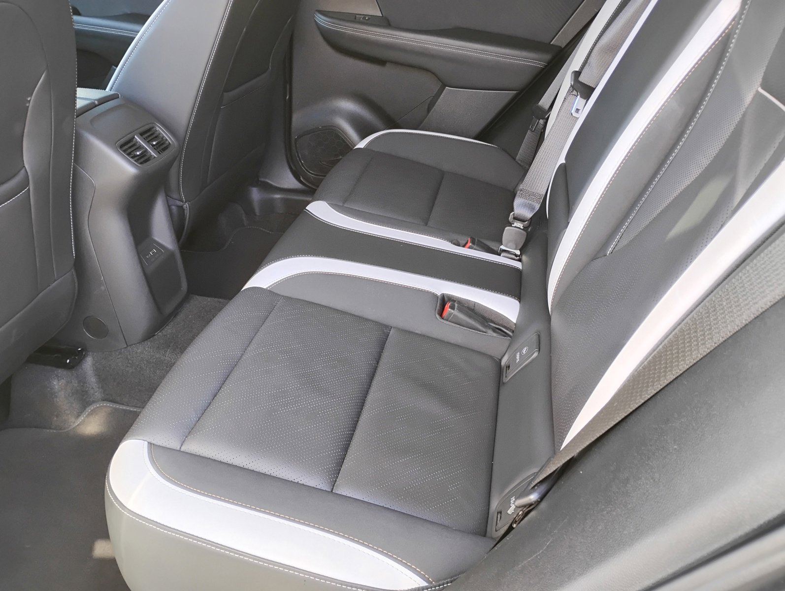 Used 2025 Buick Envision Sport Touring image 17