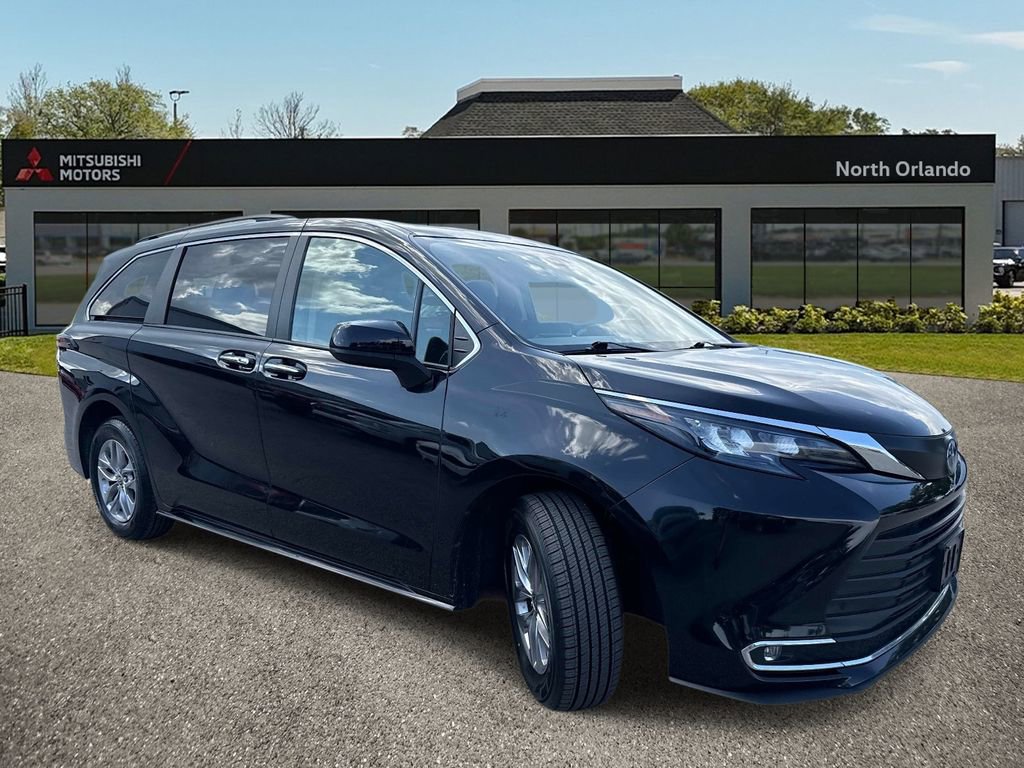 Used 2024 Toyota Sienna XLE FWD image 7
