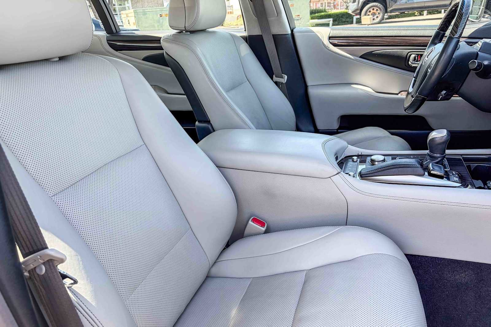 Used 2015 Lexus LS 460 L w/ Ultra Luxury Package image 16