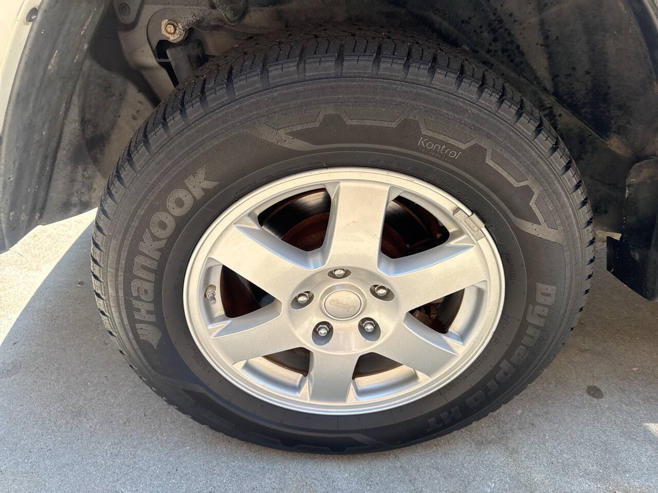 Used 2010 Jeep Grand Cherokee Laredo AWD/4WD image 20