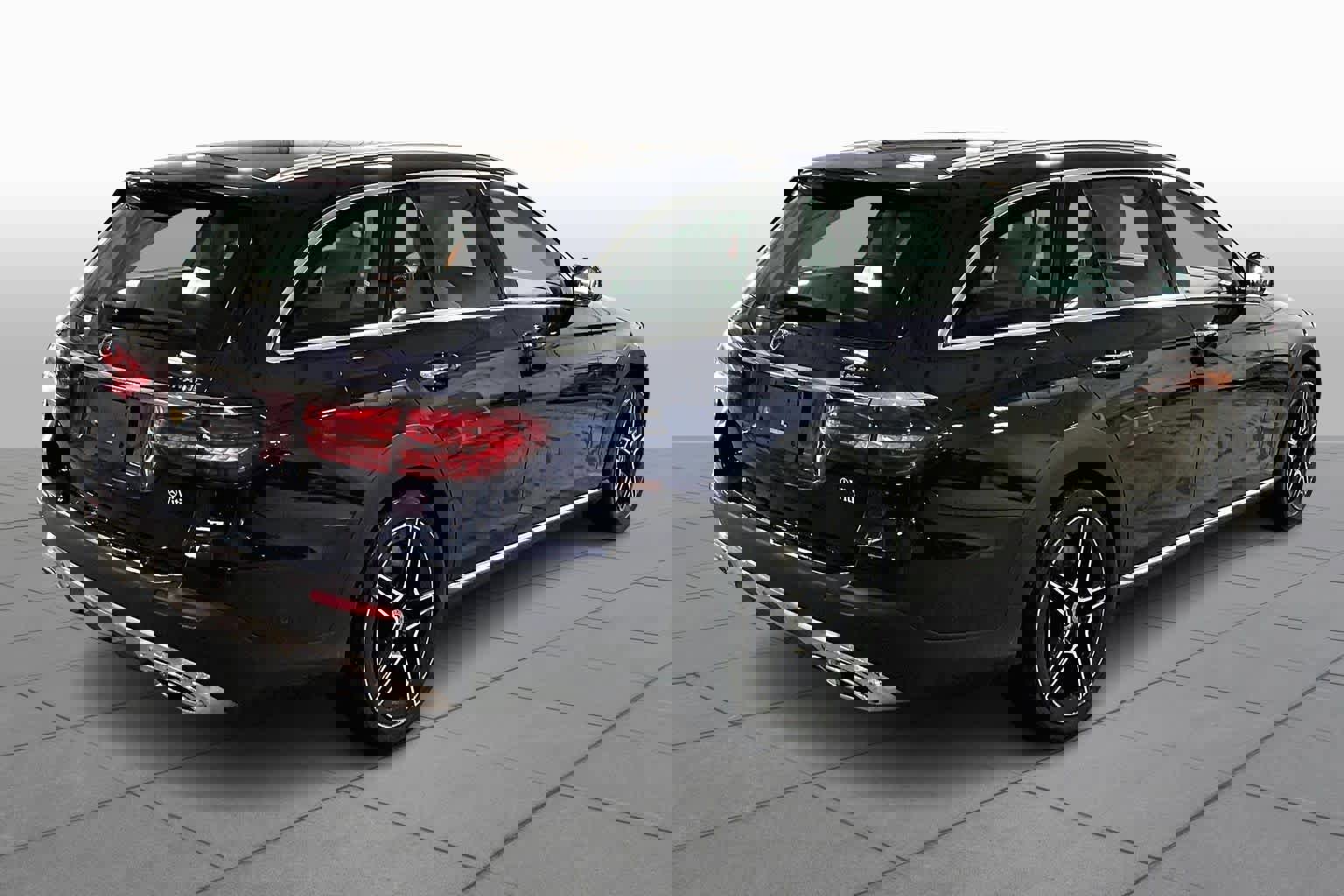 Used 2023 Mercedes-Benz E 450 4MATIC All-Terrain Wagon image 12