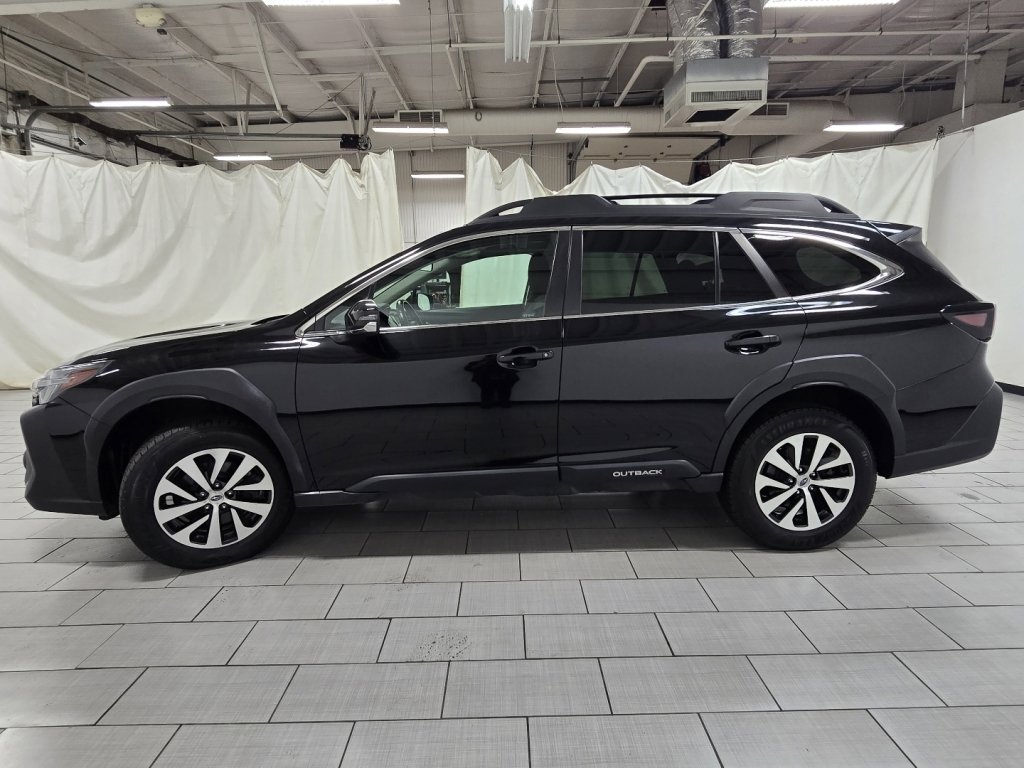 Used 2023 Subaru Outback Premium image 11