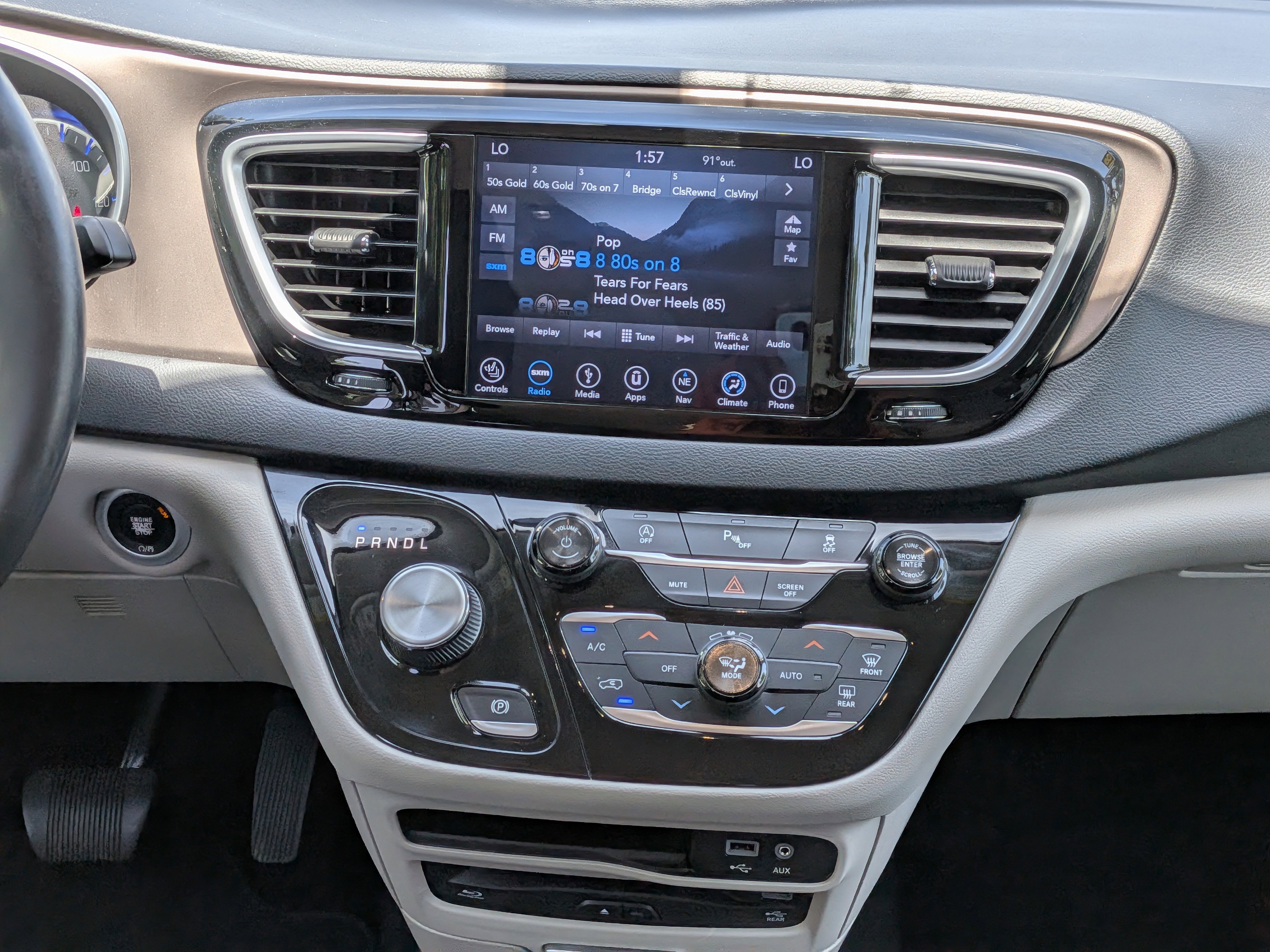 Used 2018 Chrysler Pacifica Touring-L Plus w/ Tire & Wheel Group FWD image 17