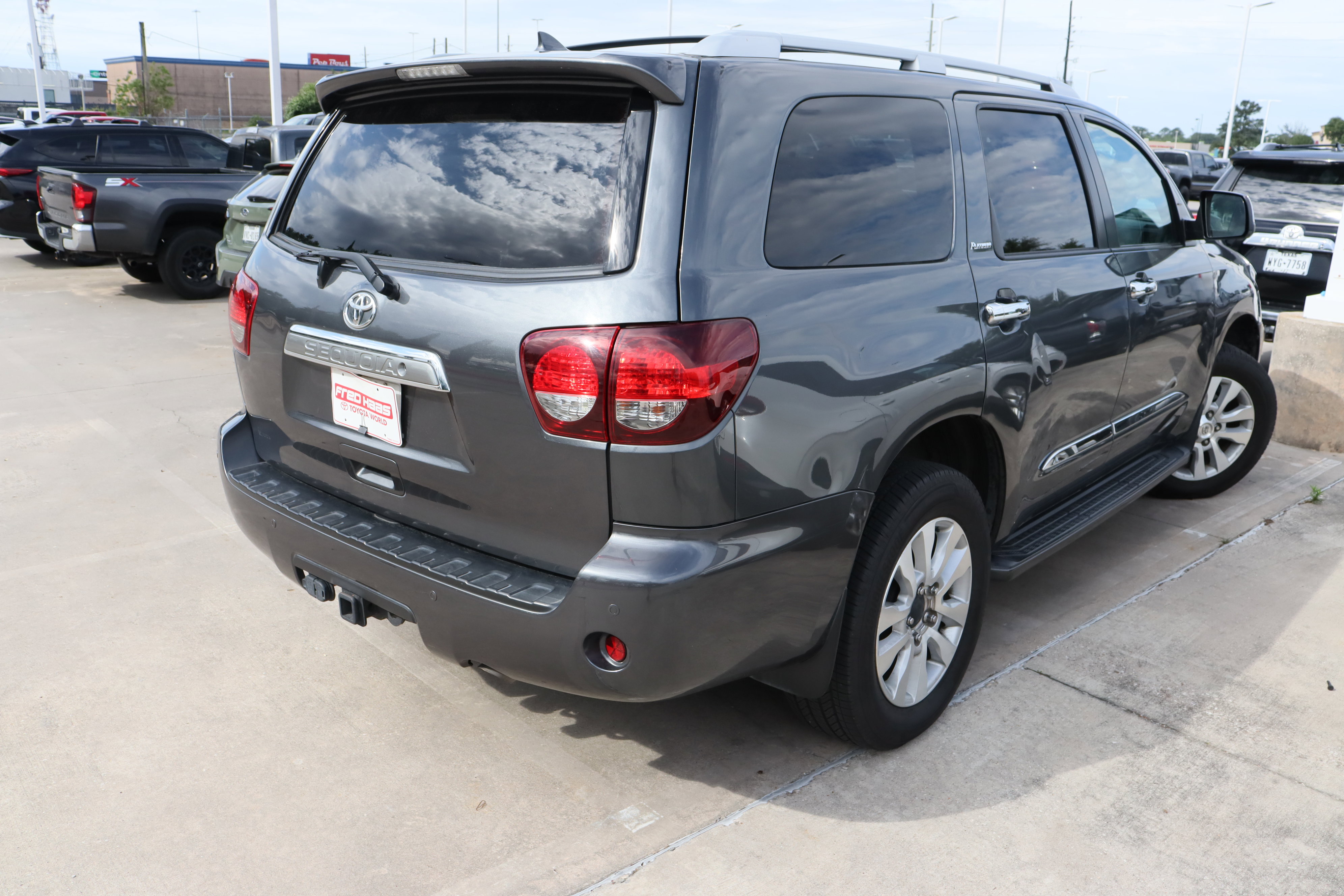 Used 2019 Toyota Sequoia Platinum image 11