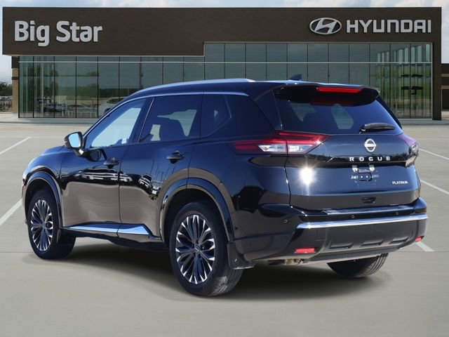 Used 2024 Nissan Rogue Platinum image 3