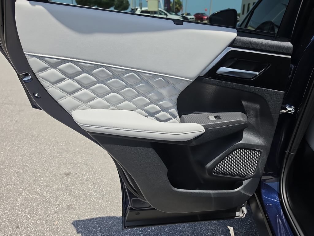 Used 2025 Mitsubishi Outlander SEL Black Edition AWD/4WD image 14