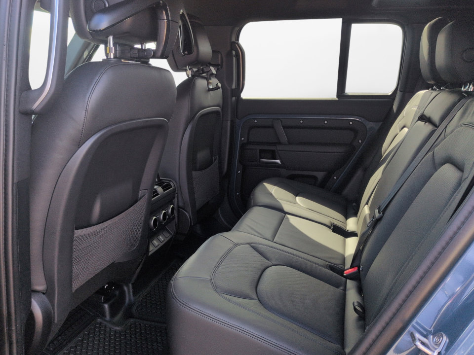 New 2026 Land Rover Defender 110 X-Dynamic SE AWD/4WD image 13