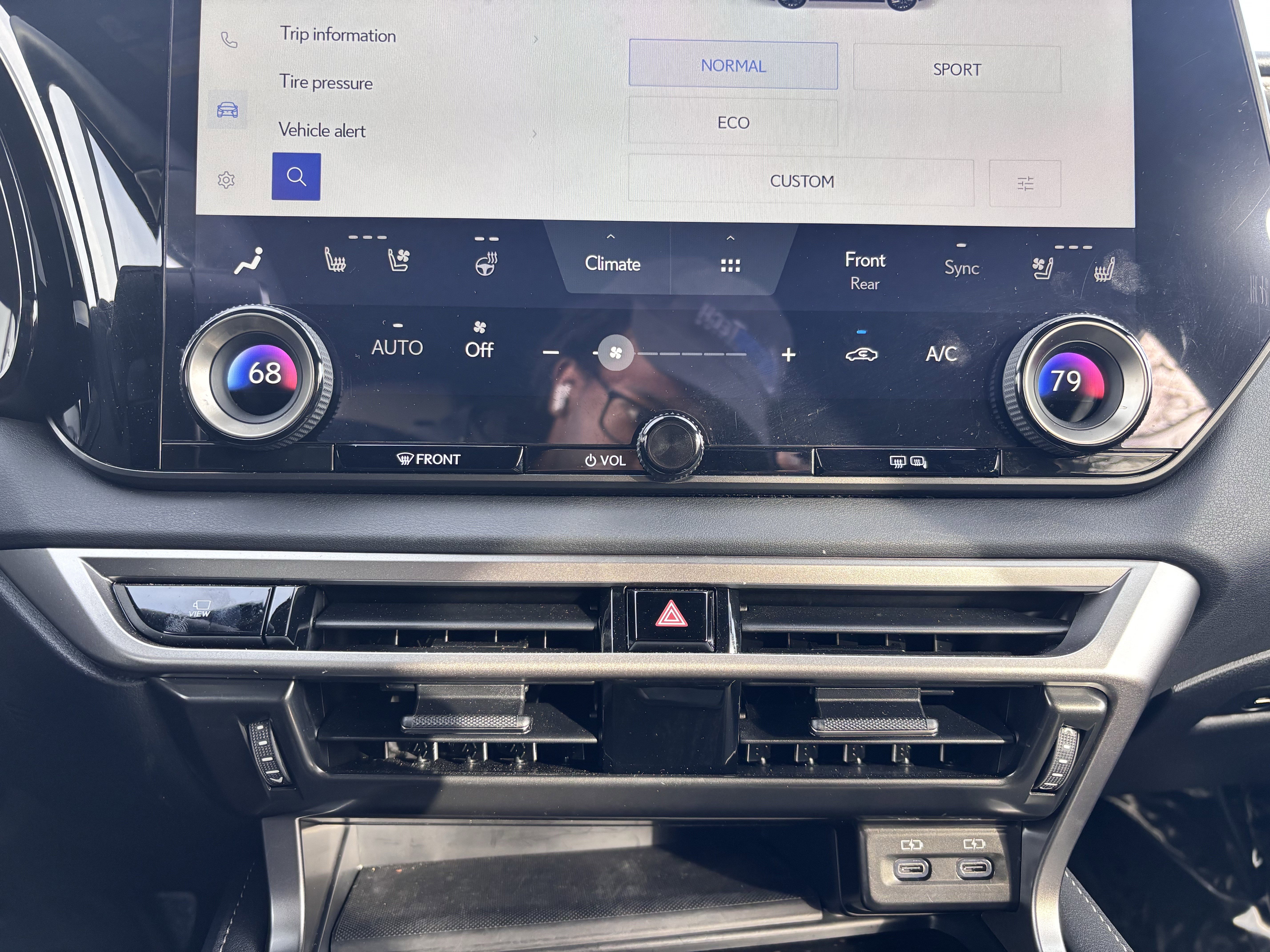 Used 2025 Lexus RX 350 Premium w/ Accessory Package (Z1) image 29