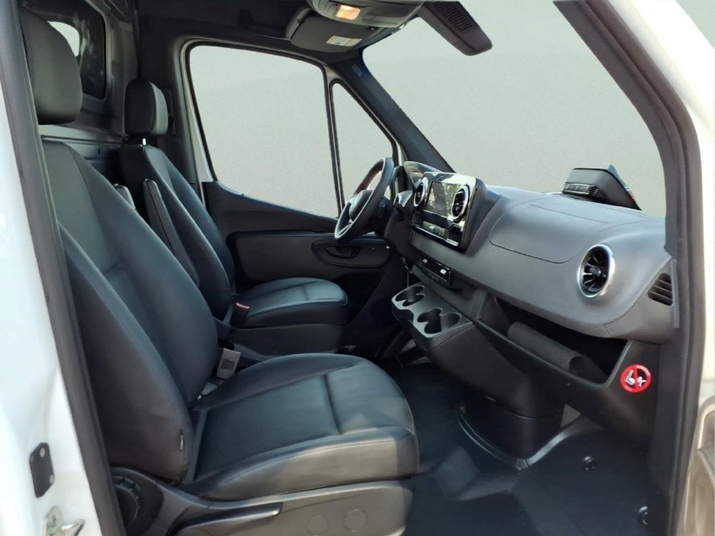 Used 2025 Mercedes-Benz Sprinter 2500 image 7