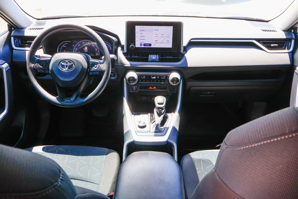Used 2025 Toyota RAV4 XLE AWD/4WD image 8