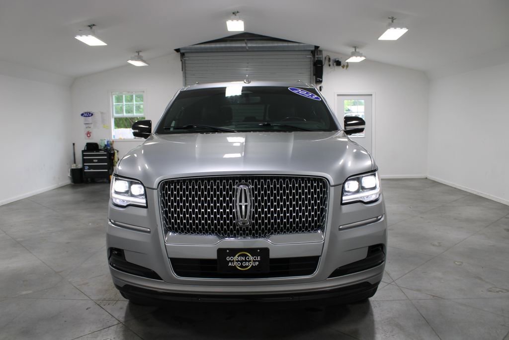 Used 2023 Lincoln Navigator Reserve AWD/4WD image 3