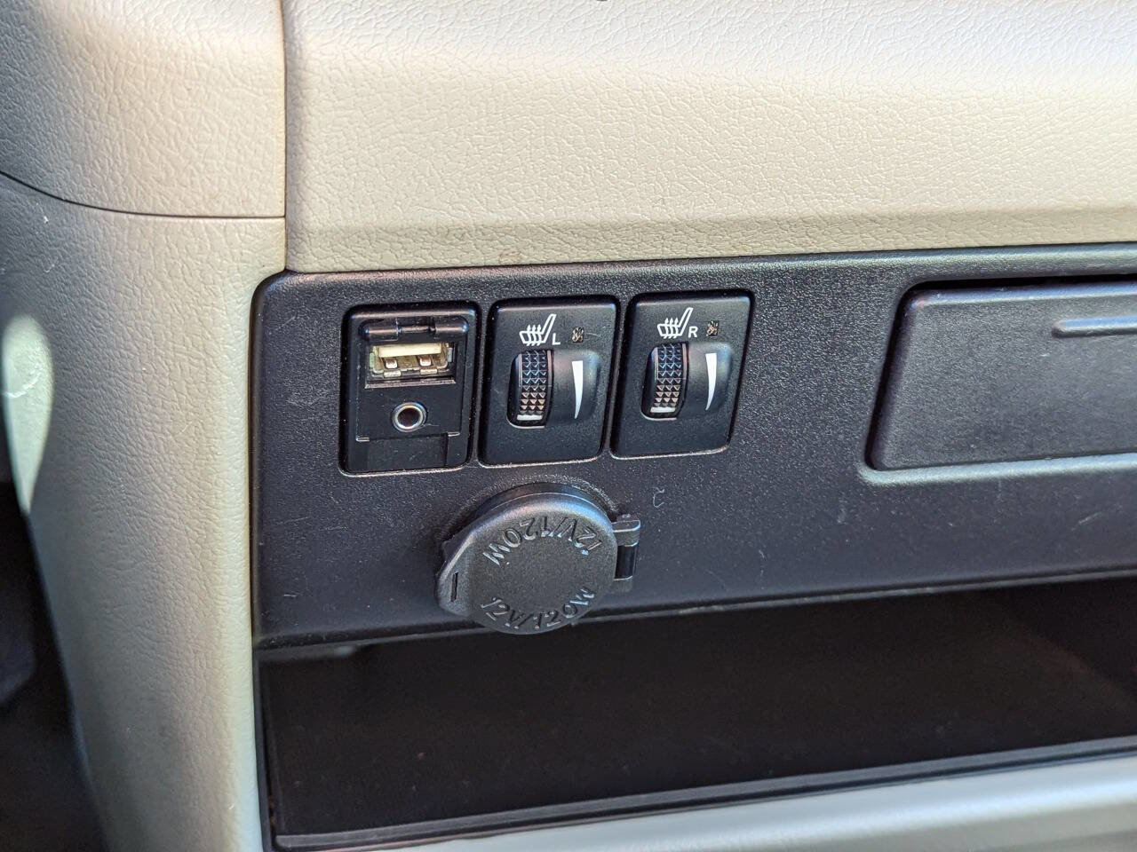 Used 2017 Toyota Sienna XLE image 23