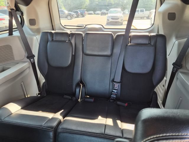 Used 2019 Dodge Grand Caravan SXT FWD image 13