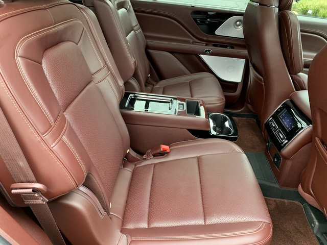 Used 2023 Lincoln Aviator Black Label w/ Jet Package AWD/4WD image 16