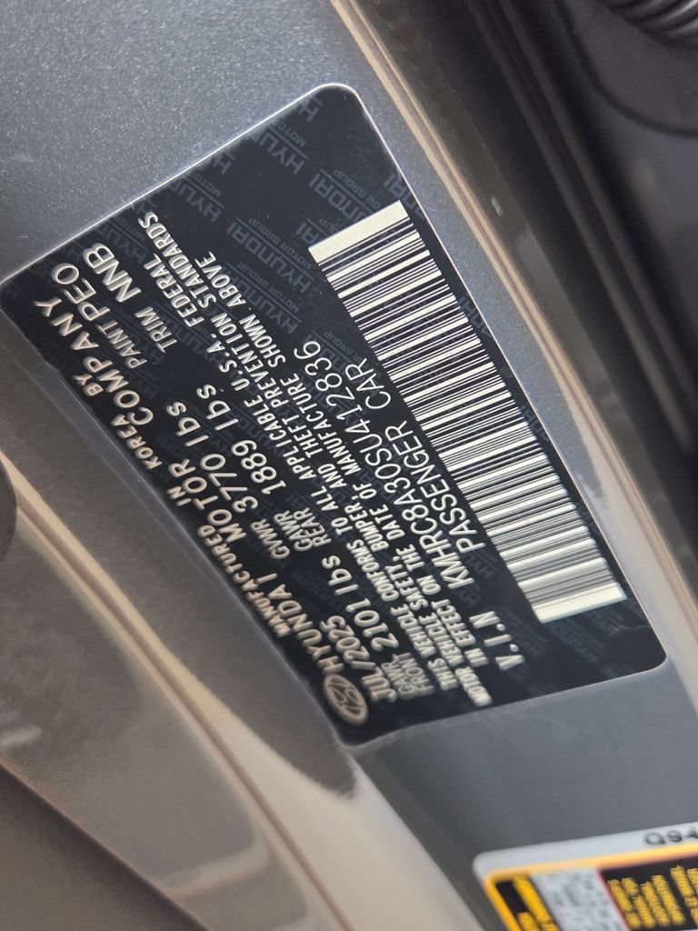 New 2025 Hyundai Venue Limited FWD image 17