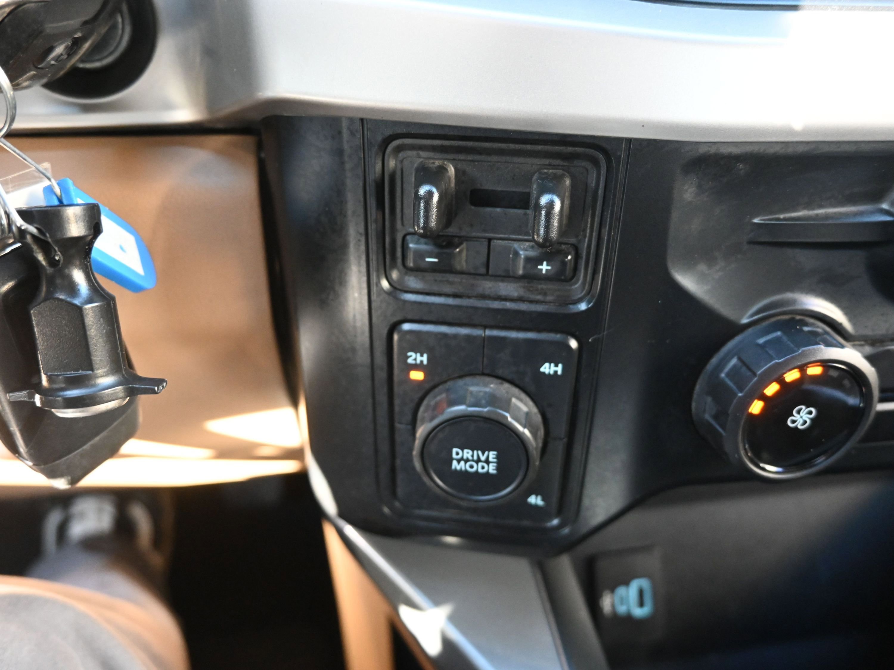 Used 2025 Ford F450 XLT w/ FX4 Off-Road Package AWD/4WD image 27