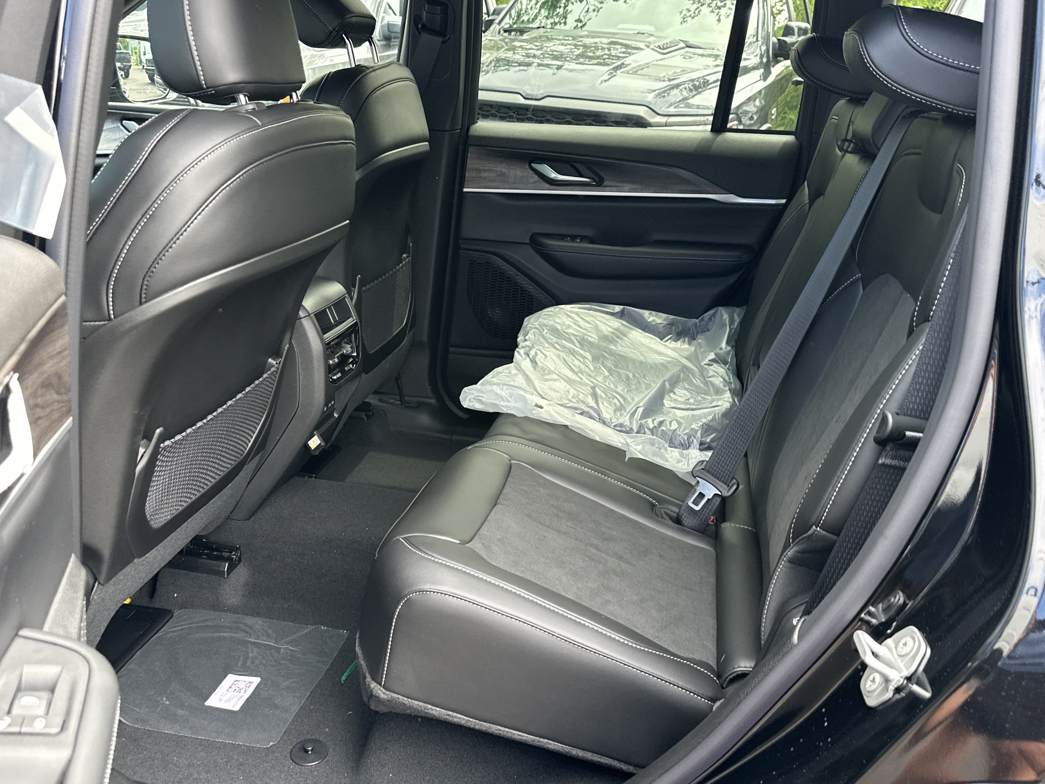 New 2026 Jeep Grand Cherokee Altitude AWD/4WD image 28