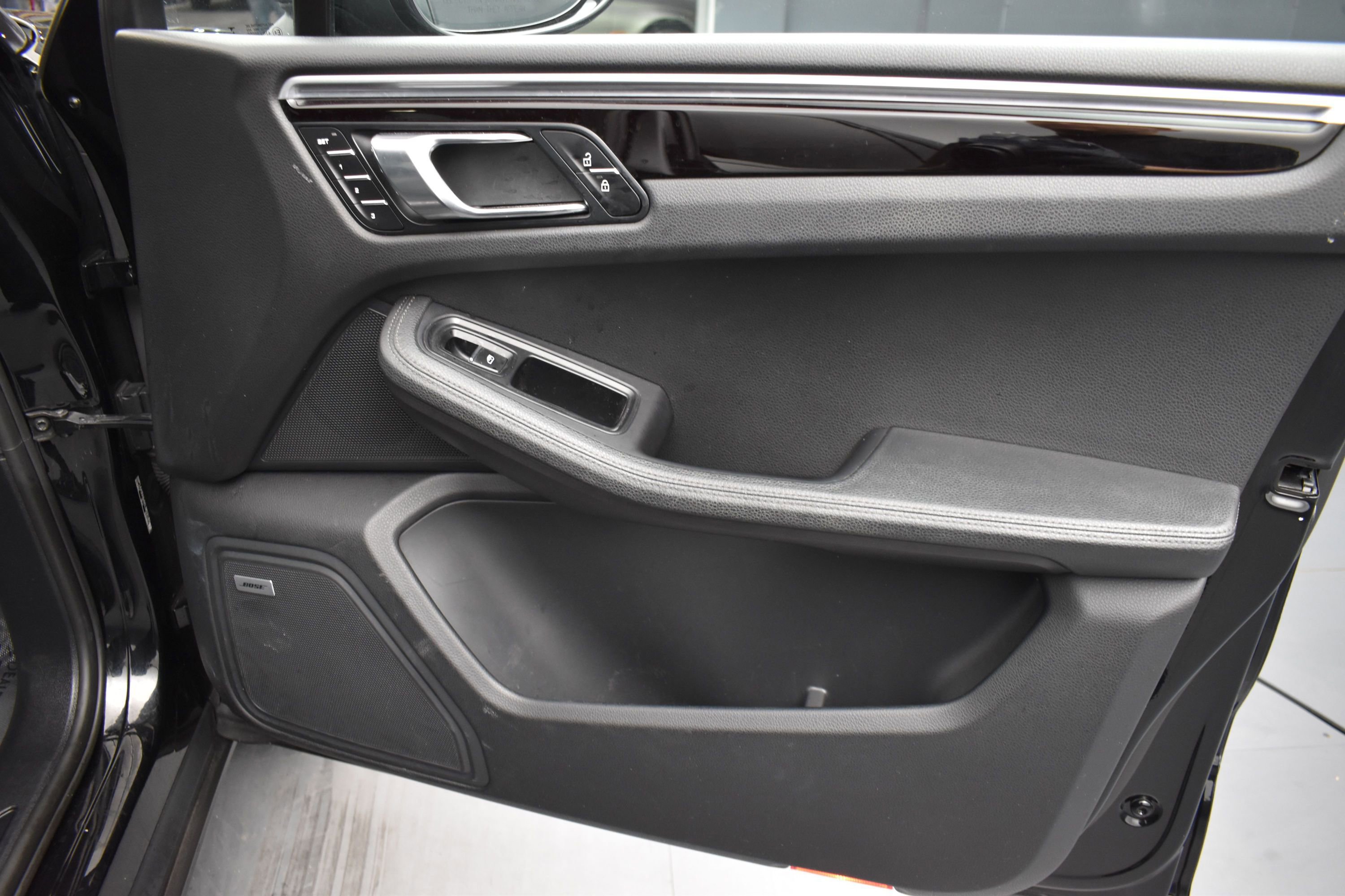 Used 2019 Porsche Macan AWD/4WD image 15
