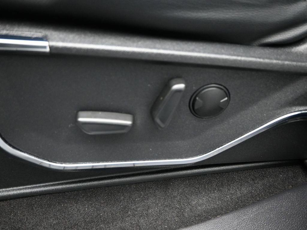 Used 2023 Ford F150 Lariat w/ Max Trailer Tow Package image 15