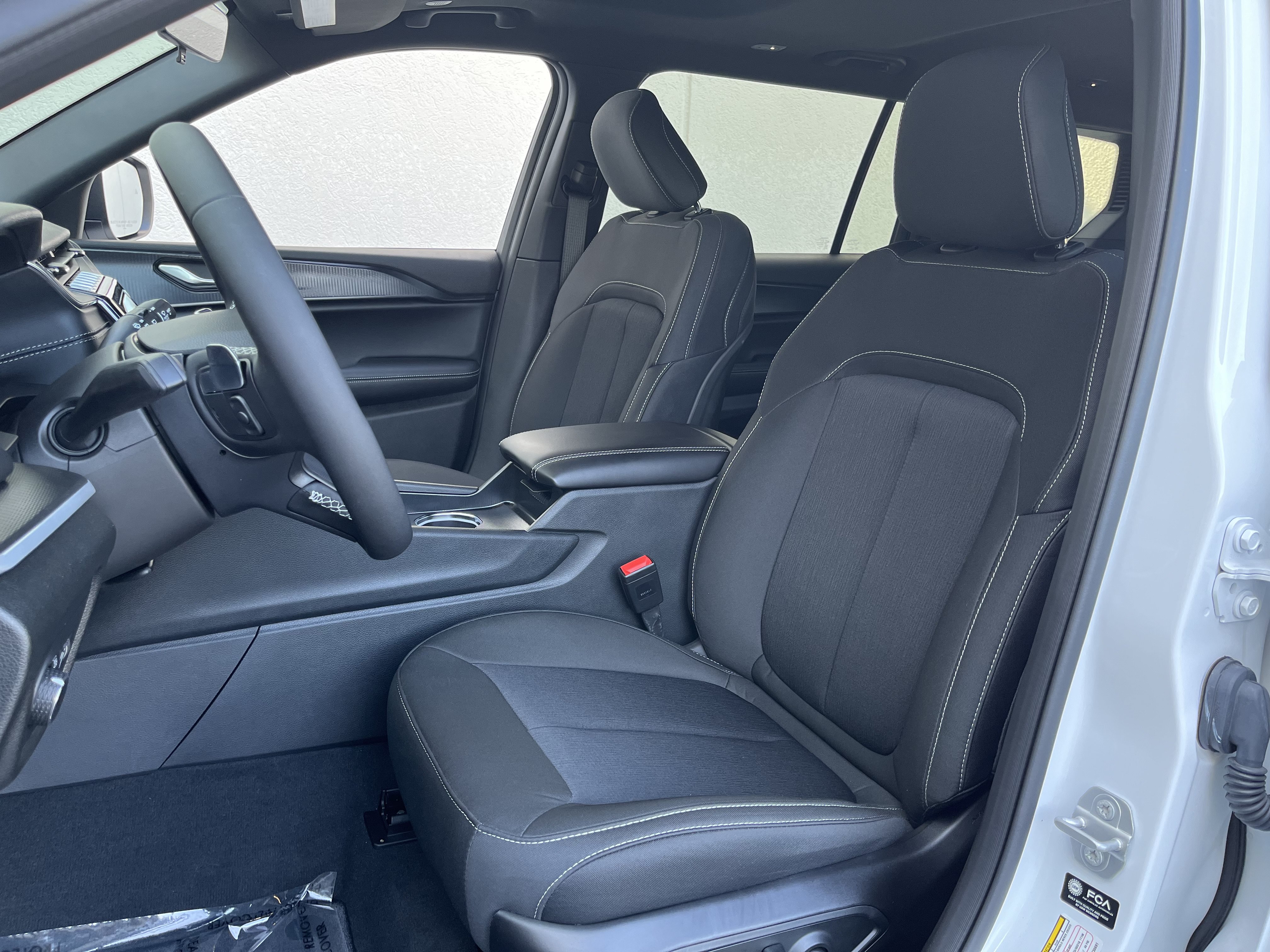 Used 2025 Jeep Grand Cherokee L Laredo AWD/4WD image 2