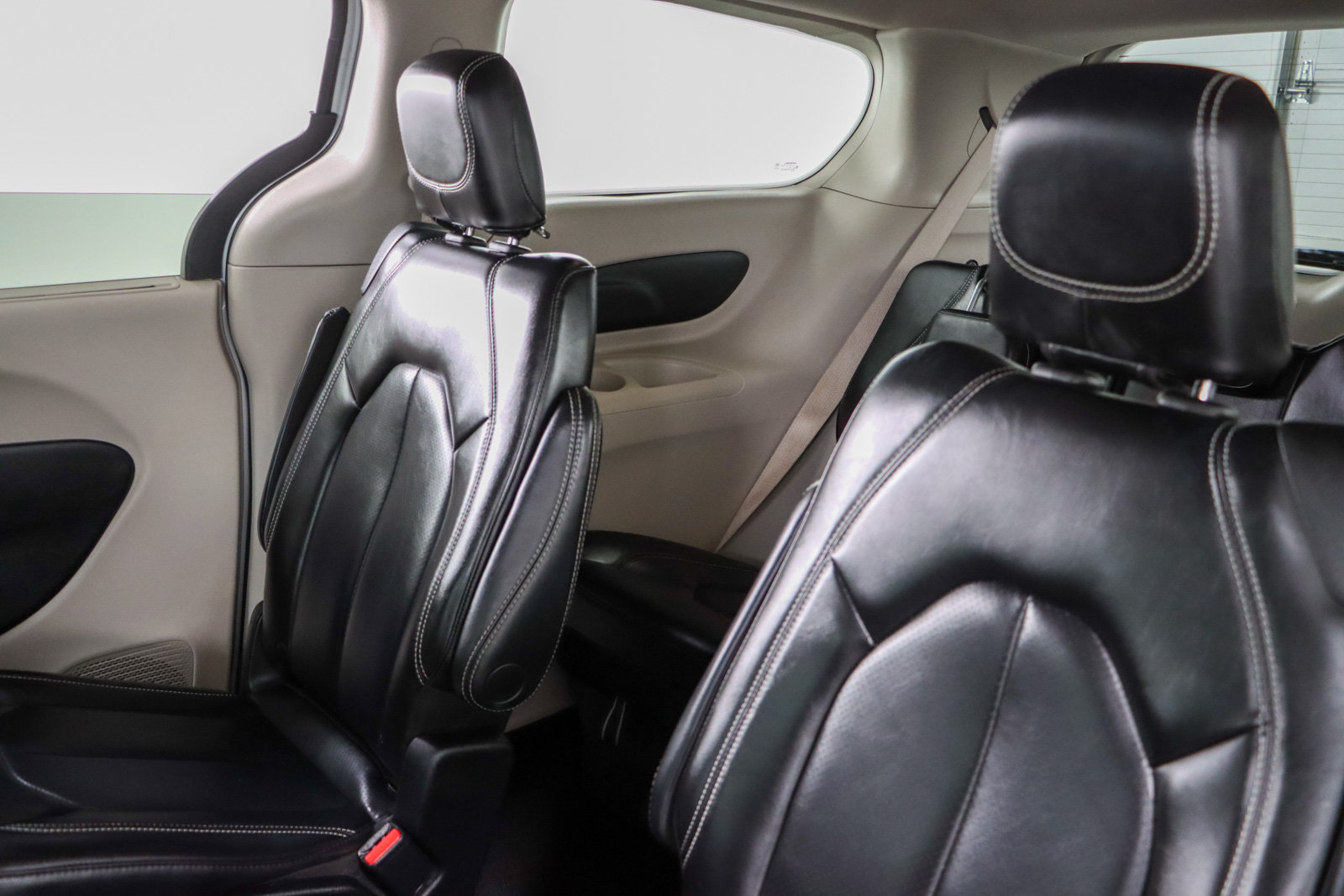 Used 2023 Chrysler Pacifica Touring-L FWD image 24