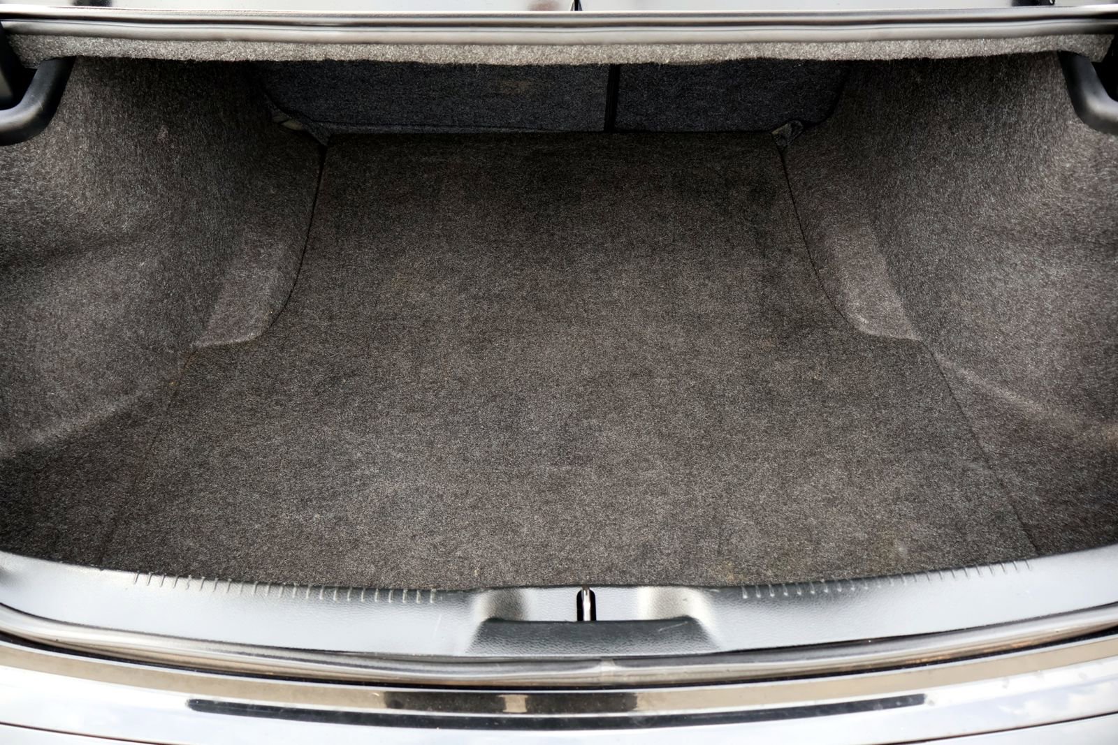 Used 2018 Chrysler 300 S RWD image 11