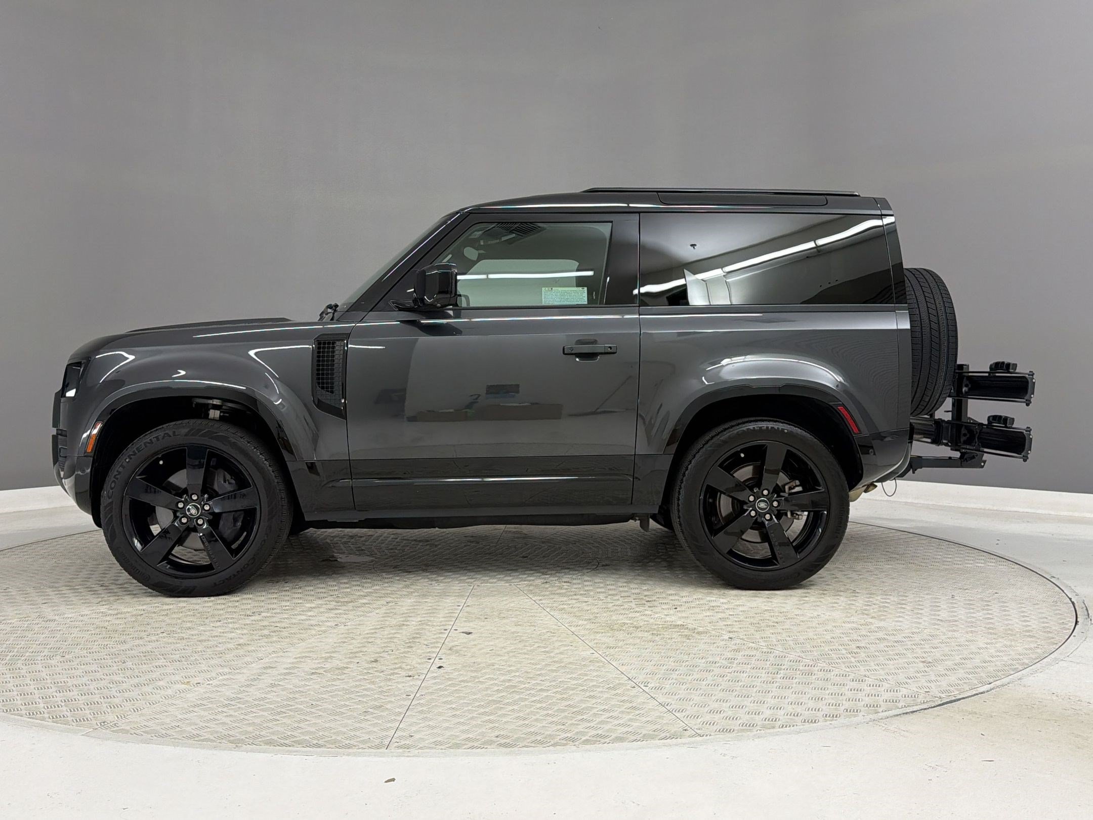 Used 2023 Land Rover Defender 90 X-Dynamic SE AWD/4WD image 2