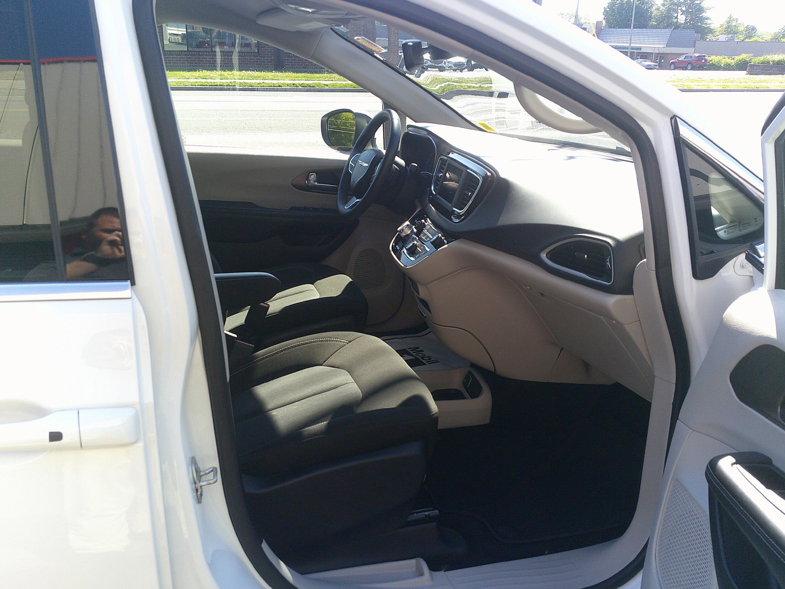 Used 2023 Chrysler Voyager LX FWD image 29