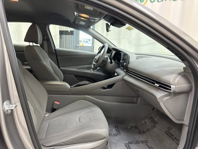 Used 2023 Hyundai Elantra SEL w/ Cargo Package FWD image 27