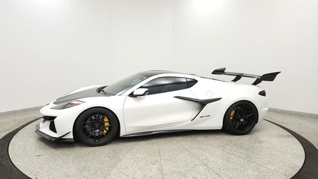 Used 2025 Chevrolet Corvette Z06 w/ Battery Protection Package image 2