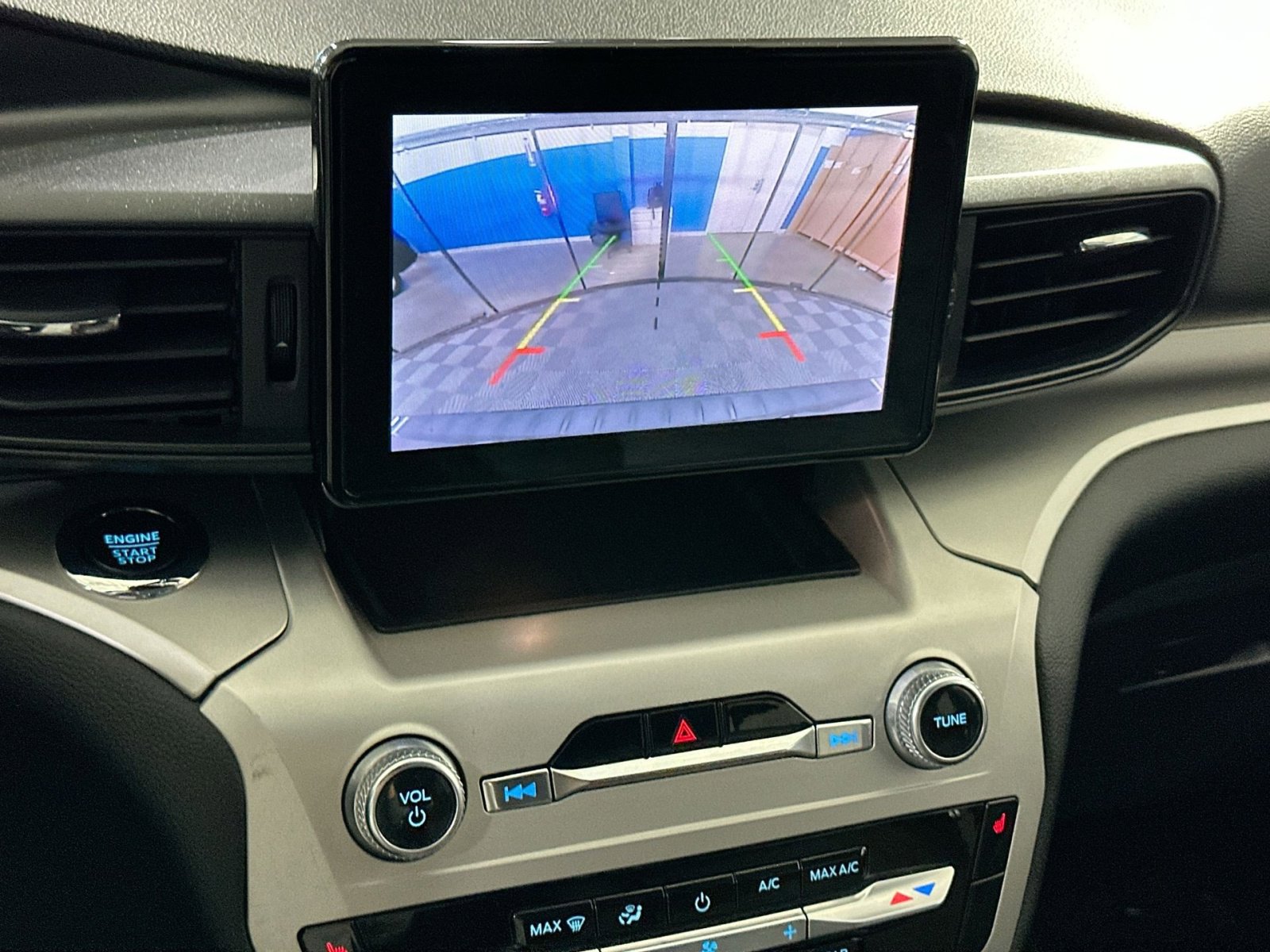 Used 2022 Ford Explorer XLT image 23