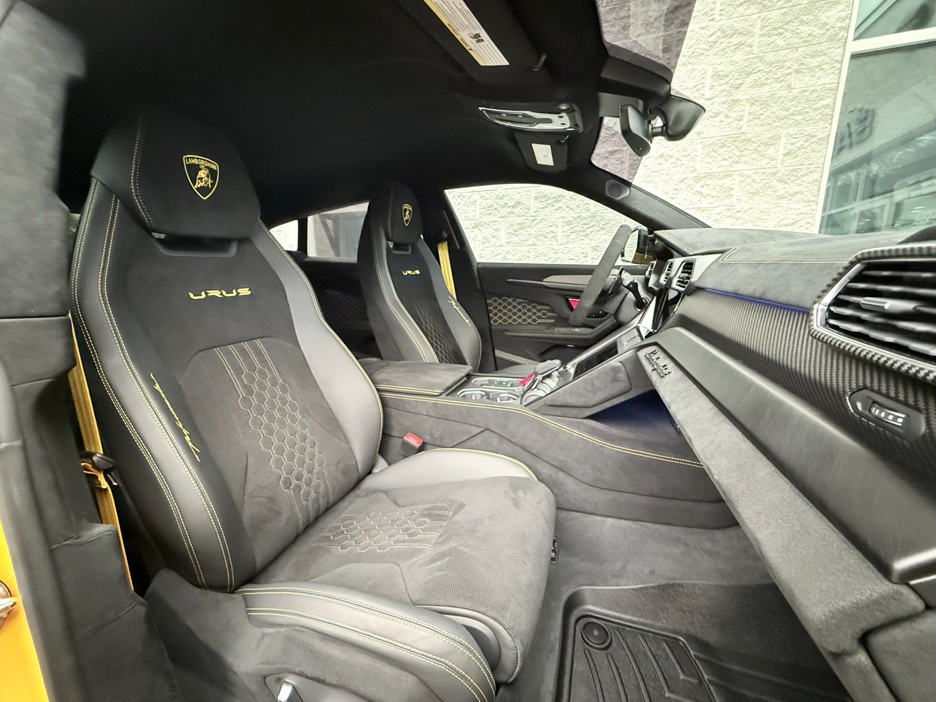Used 2023 Lamborghini Urus Performante AWD/4WD image 47
