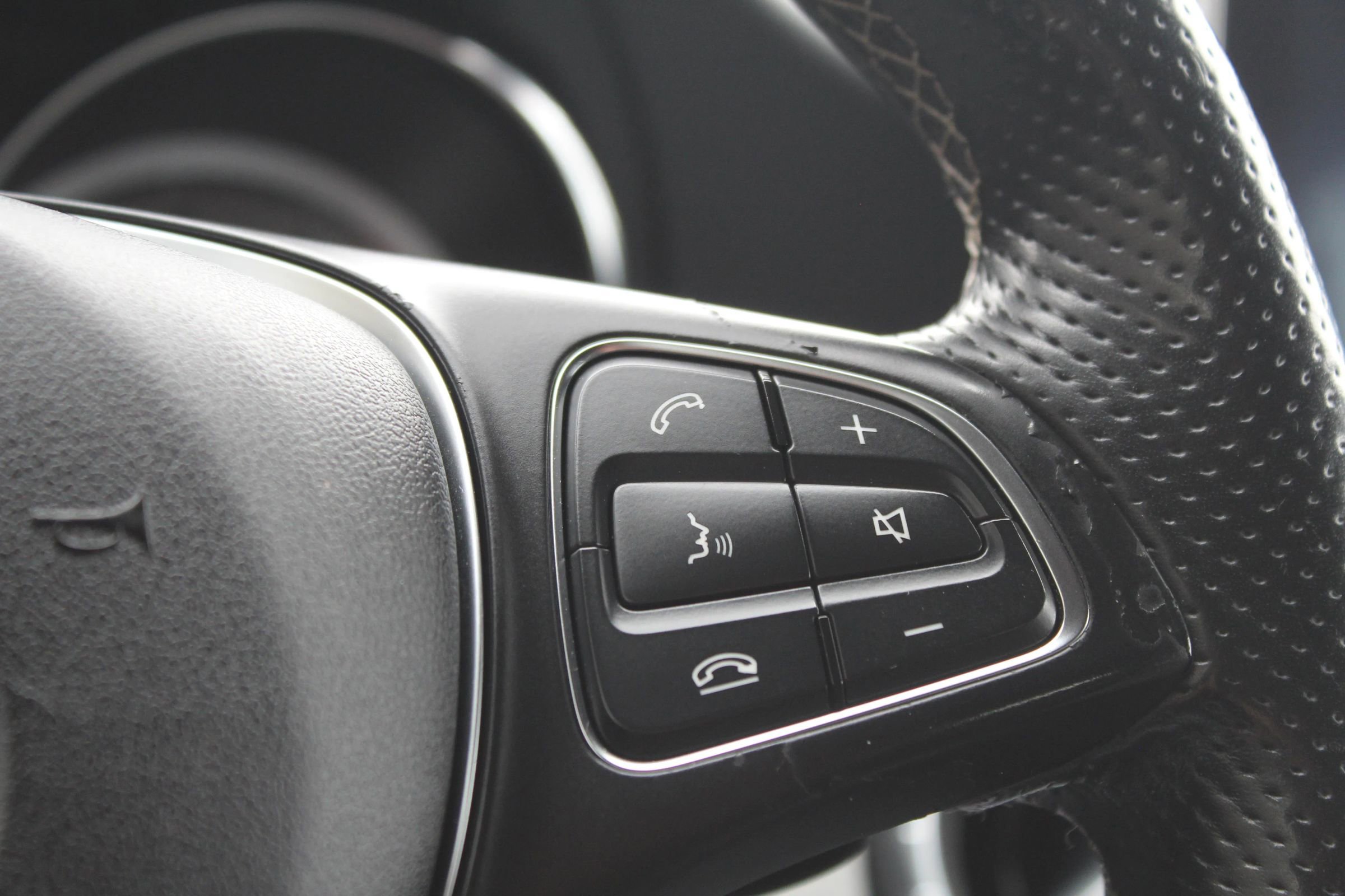 Used 2015 Mercedes-Benz CLA 250 4MATIC image 25