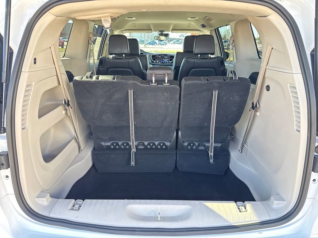 Used 2024 Chrysler Pacifica Touring-L image 31