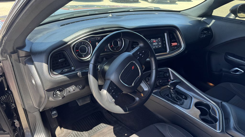 Used 2015 Dodge Challenger SXT RWD image 15