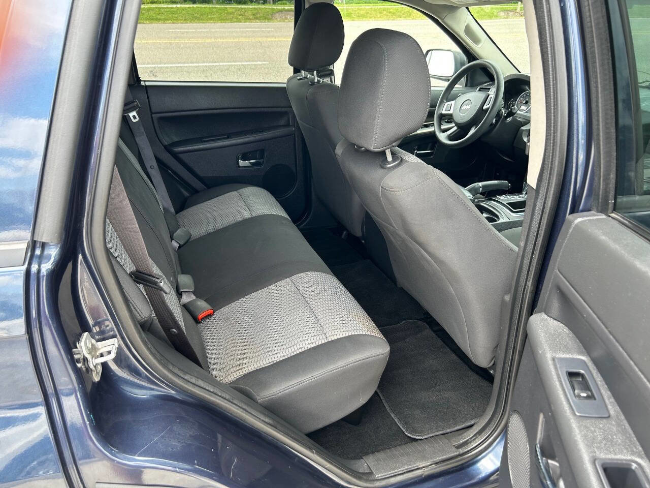 Used 2009 Jeep Grand Cherokee Laredo w/ Sun/Sound Group image 11