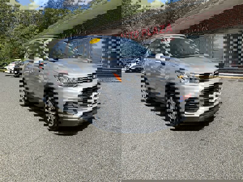 Used 2018 Chevrolet Trax LS image 3