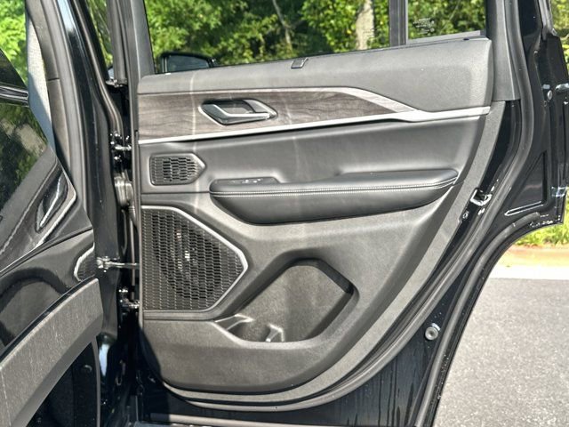 New 2025 Jeep Grand Cherokee Limited w/ Luxury Tech Group II image 16
