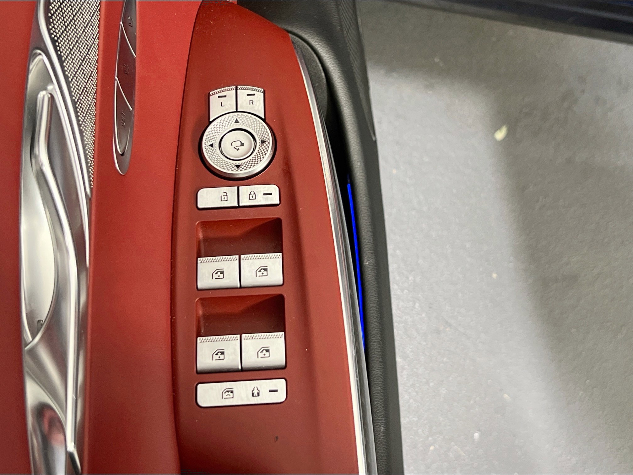 Used 2023 Genesis GV70 3.5T Sport w/ Sport Prestige Package image 18