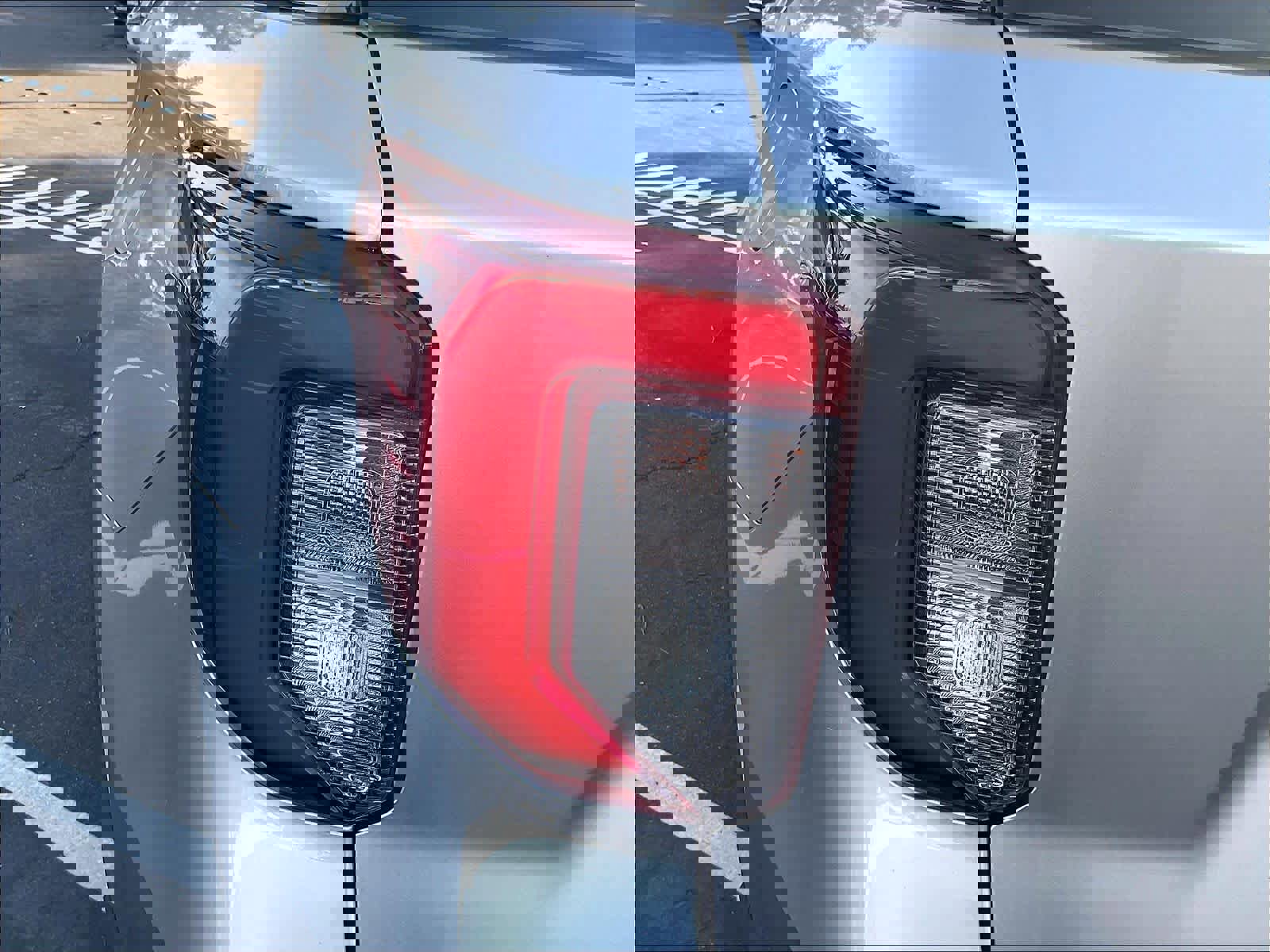 Used 2023 Ford Explorer ST-Line w/ Class IV Trailer Tow Package image 31