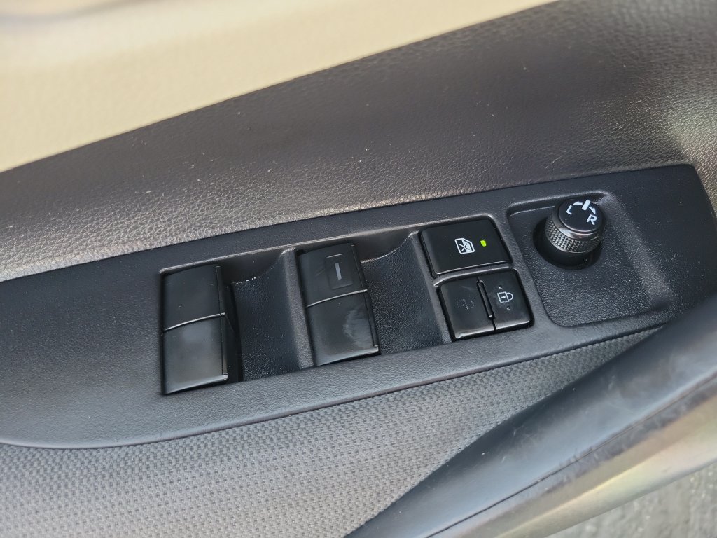 Used 2022 Toyota Corolla LE w/ Carpet Mat Package (TMS) FWD image 20