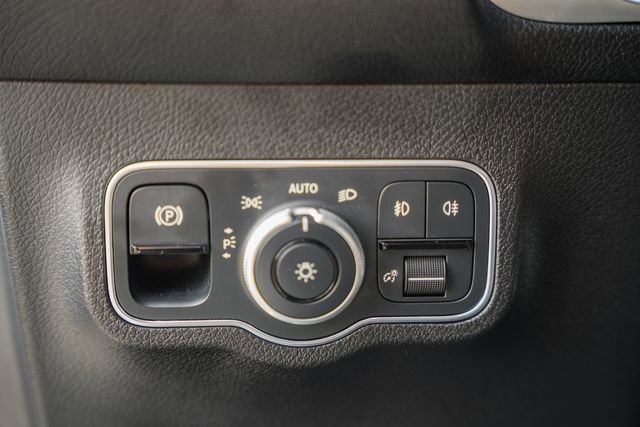 Used 2023 Mercedes-Benz GLB 250 4MATIC w/ Premium Package image 42