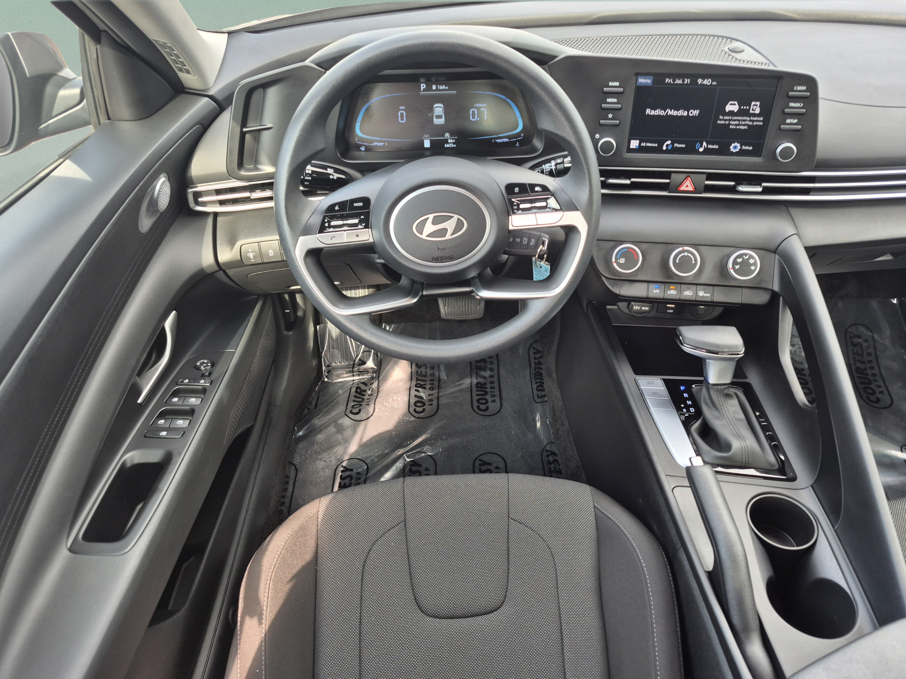 Certified 2025 Hyundai Elantra SE FWD image 11