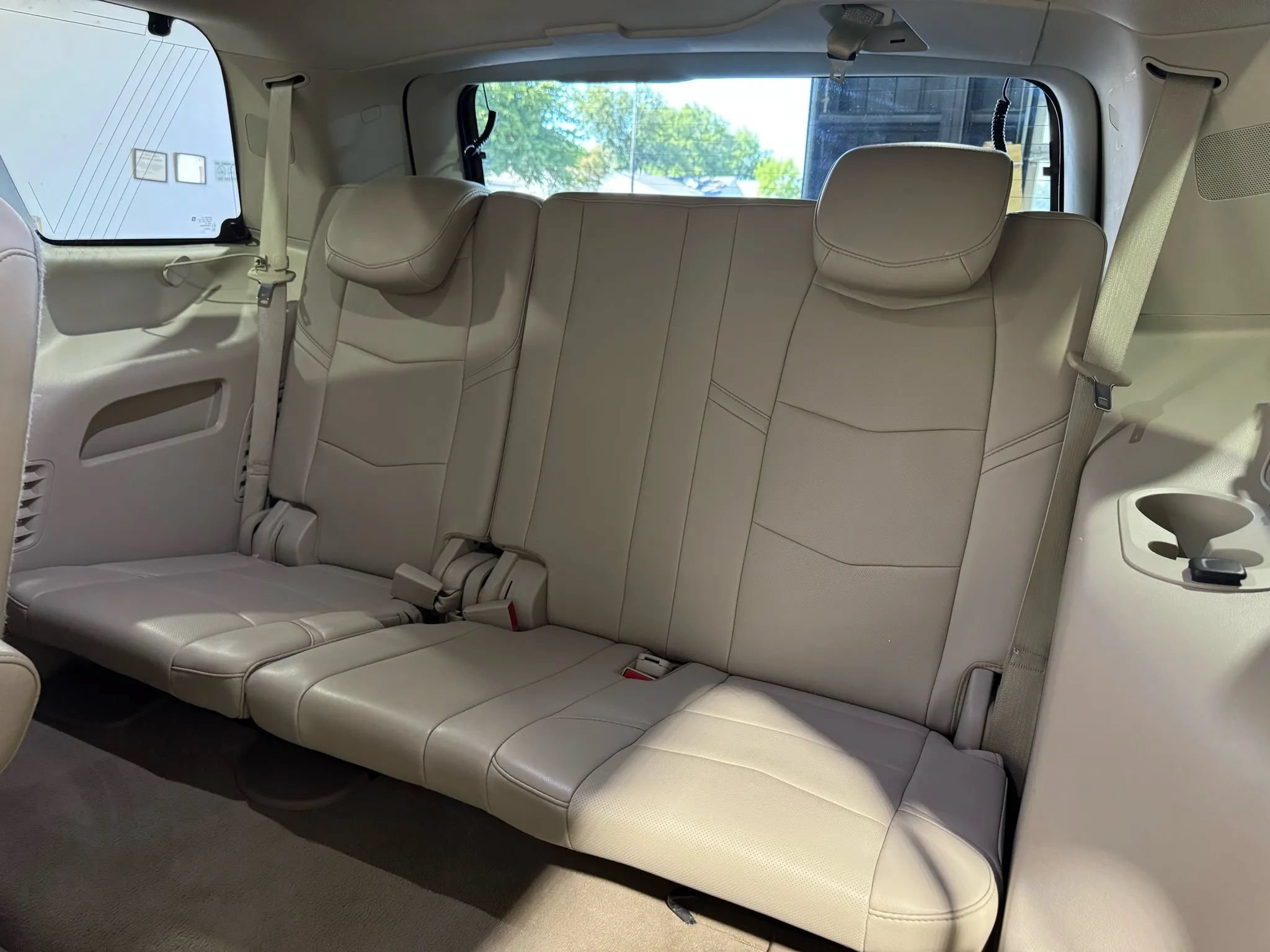Used 2015 Cadillac Escalade Luxury AWD/4WD image 12
