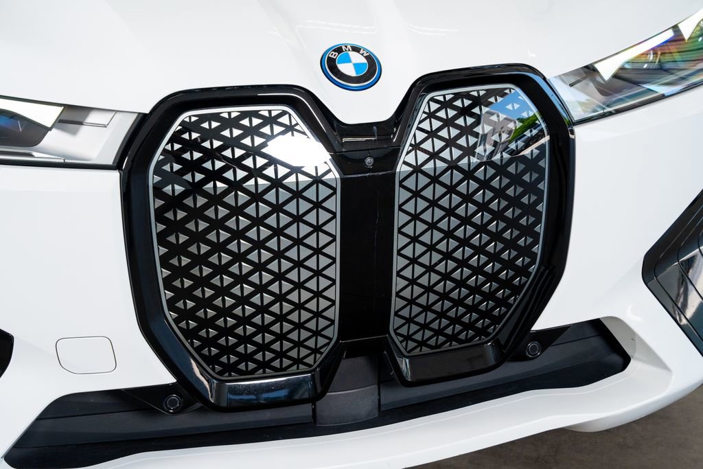 Used 2024 BMW iX xDrive50 w/ Sport Package AWD/4WD image 5