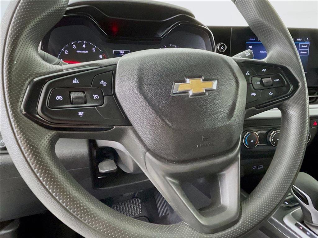 Certified 2025 Chevrolet Trax LS image 14