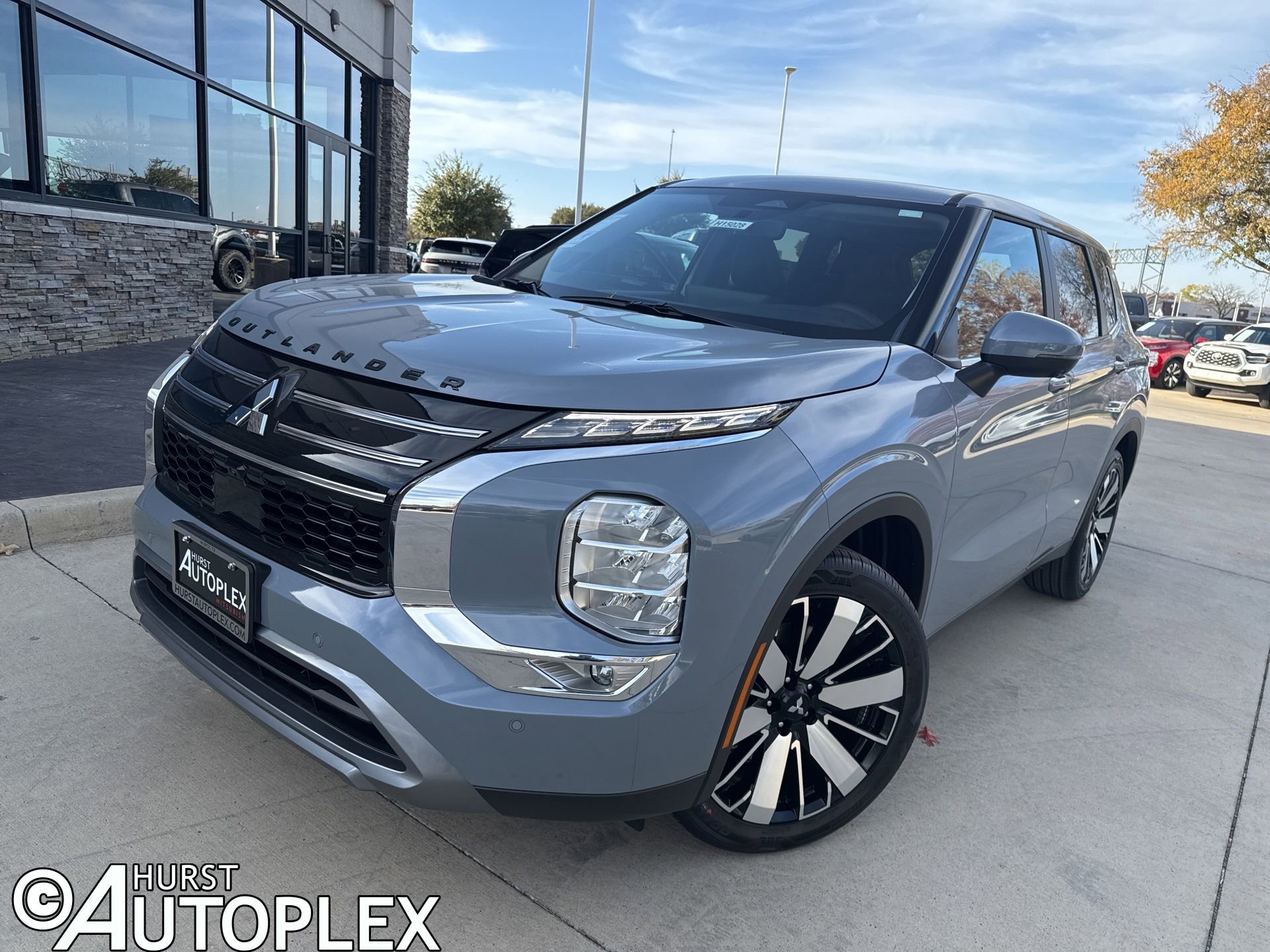 New 2026 Mitsubishi Outlander SE FWD image 1